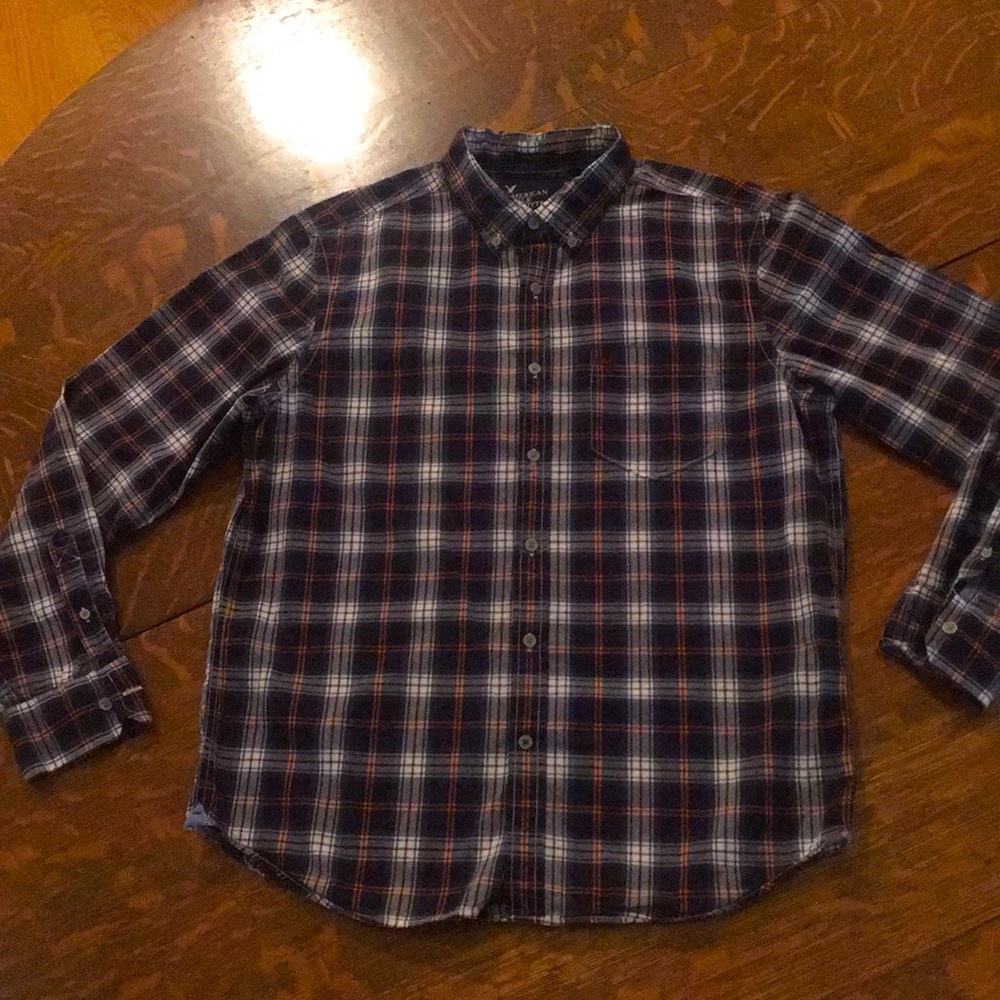 American Eagle long sleeve plaid button down shirt